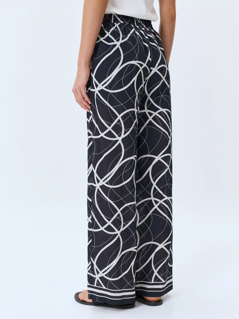 Брюки с абстрактным принтом