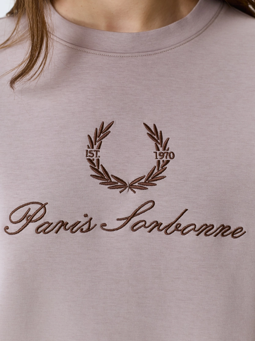 Oversize свитшот с деликатной вышивкой