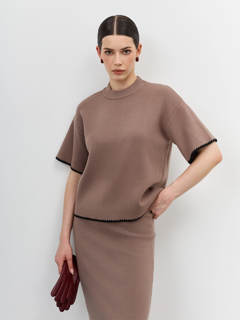 Свободный джемпер с коротким рукавом