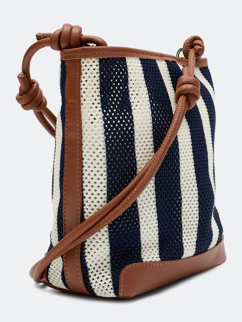 Комплект из плетеной сумки и косметички