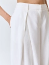 Широкие брюки с акцентными складками