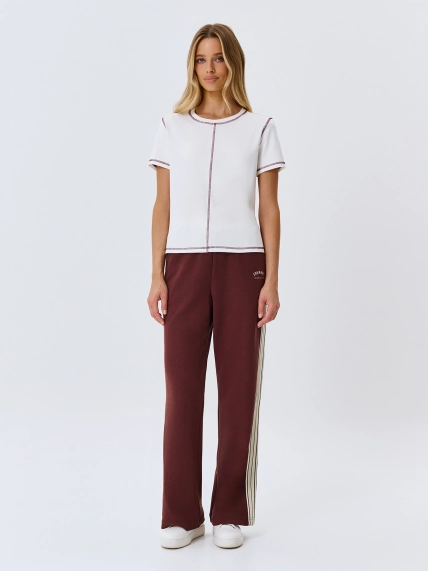 Футболка с контрастными строчками
