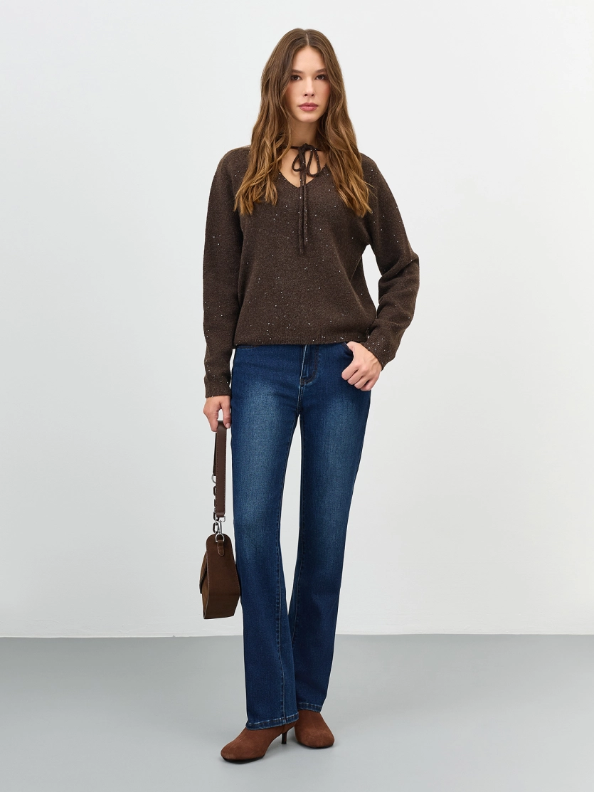 Джинсы с минималистичной вышивкой