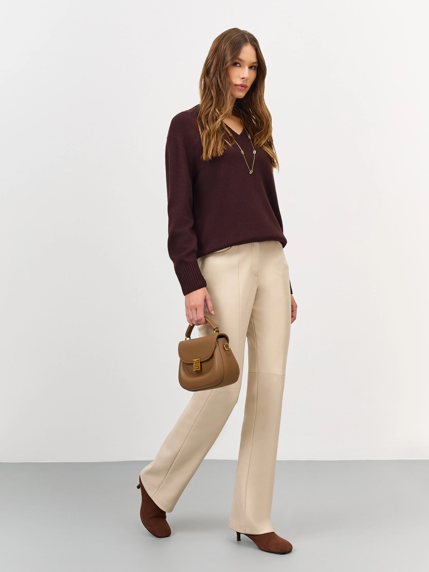 Базовый джемпер с V-образным вырезом