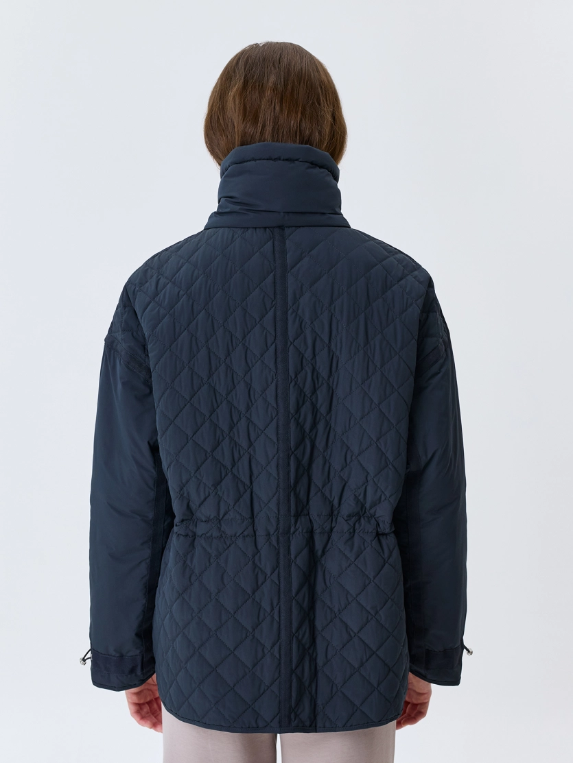 Яркая парка с ромбовидной стежкой