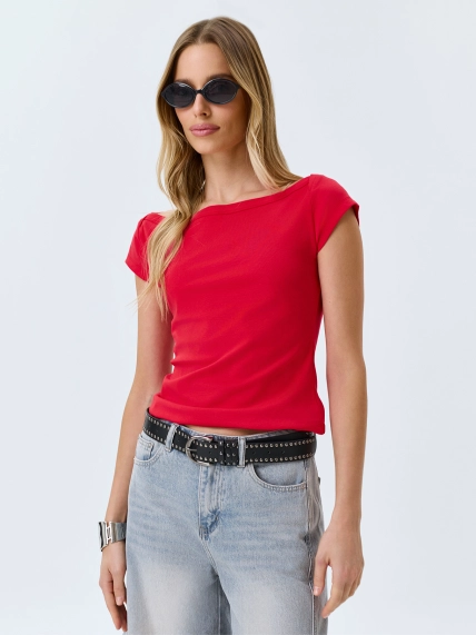 Базовая приталенная футболка