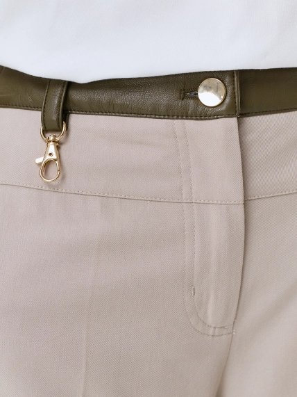 Широкие брюки с контрастным поясом