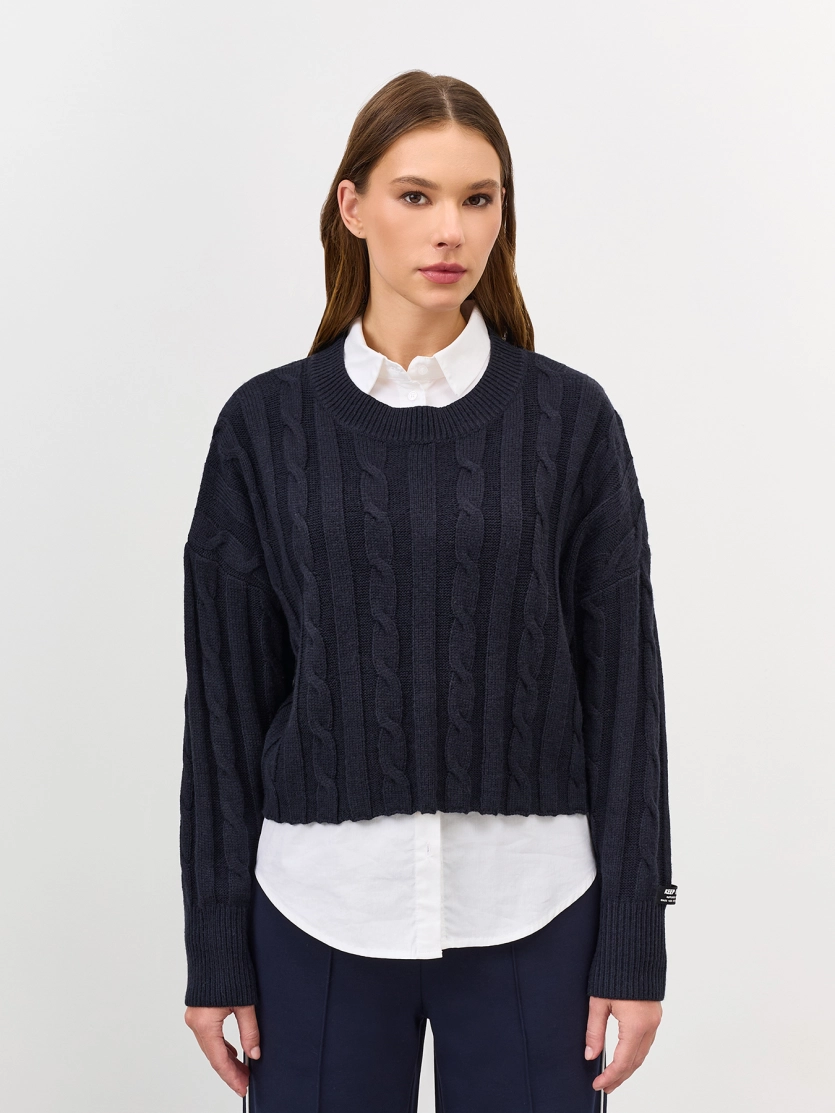 Укороченный джемпер с косами