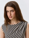 Асимметричный топ в полоску