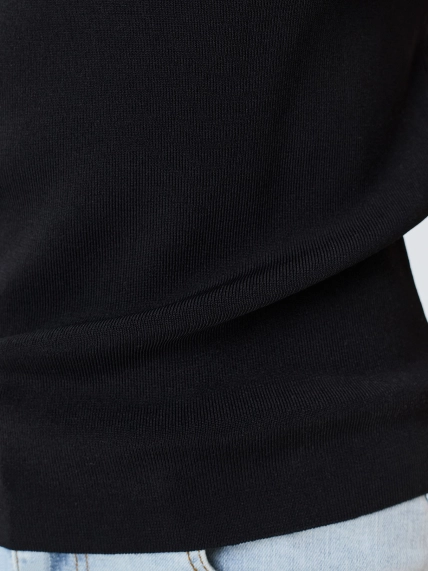 Топ из вискозы с контрастным кантом