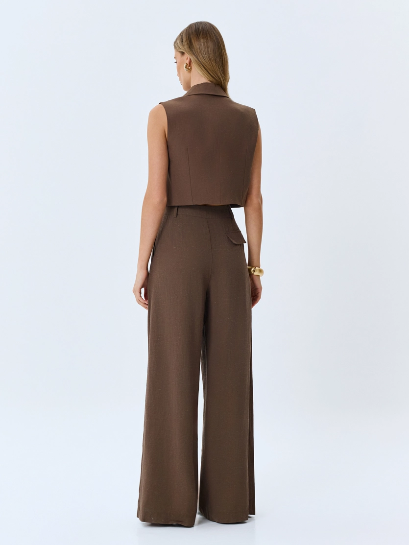 Широкие брюки с акцентными складками