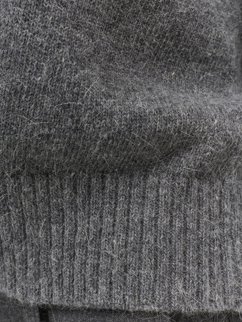 Пушистый джемпер с ангорой