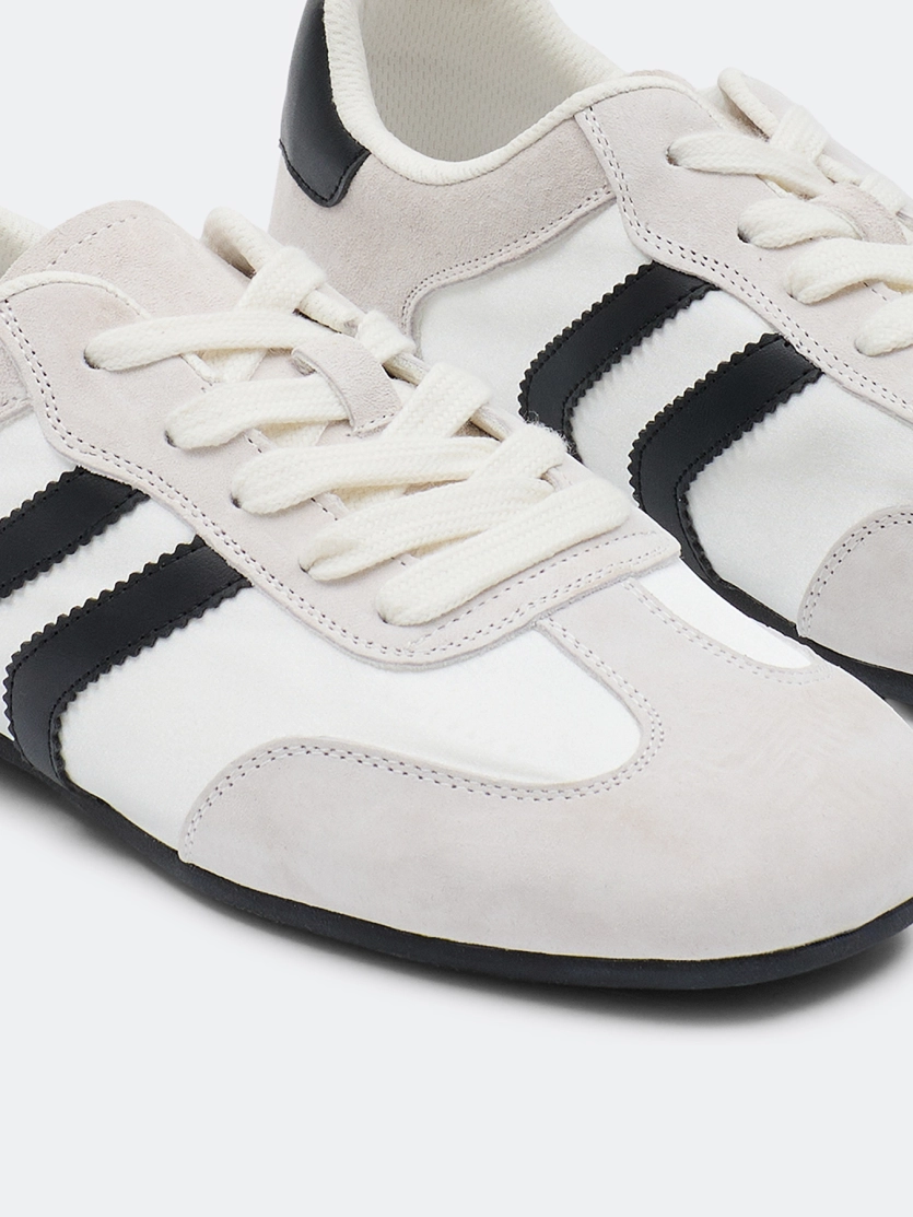 Комбинированные кроссовки с контрастными деталями