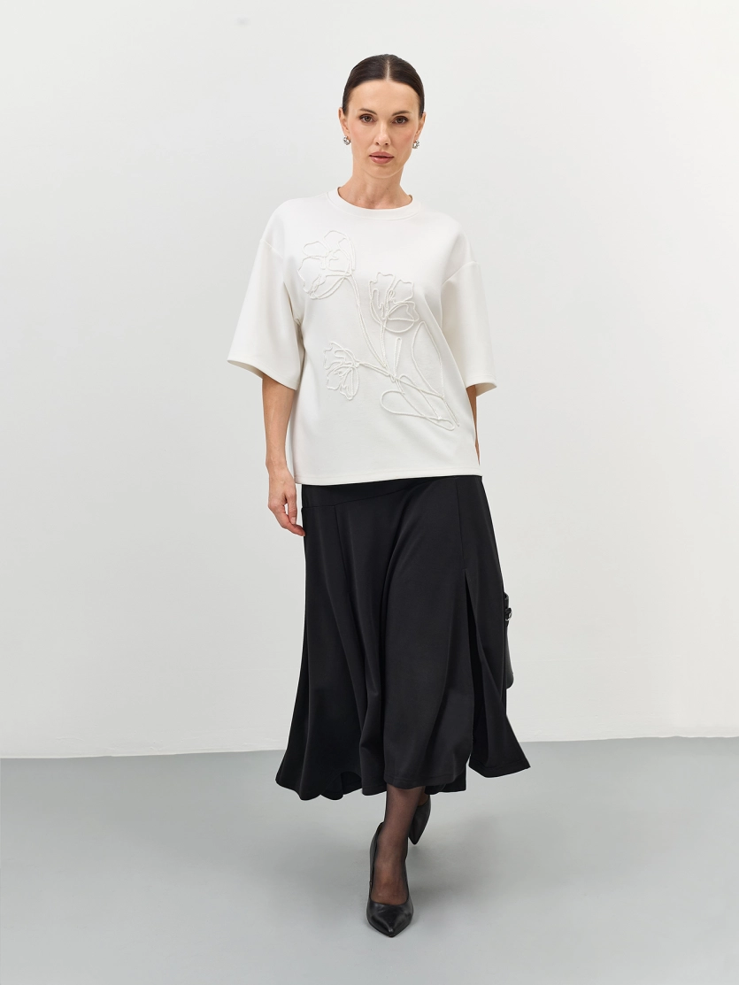 Джемпер с объемной вышивкой