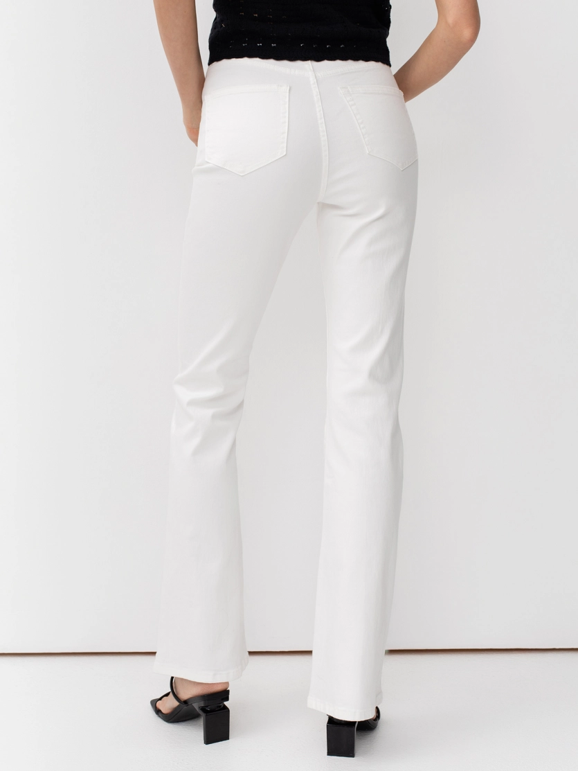 Белые джинсы Boot cut