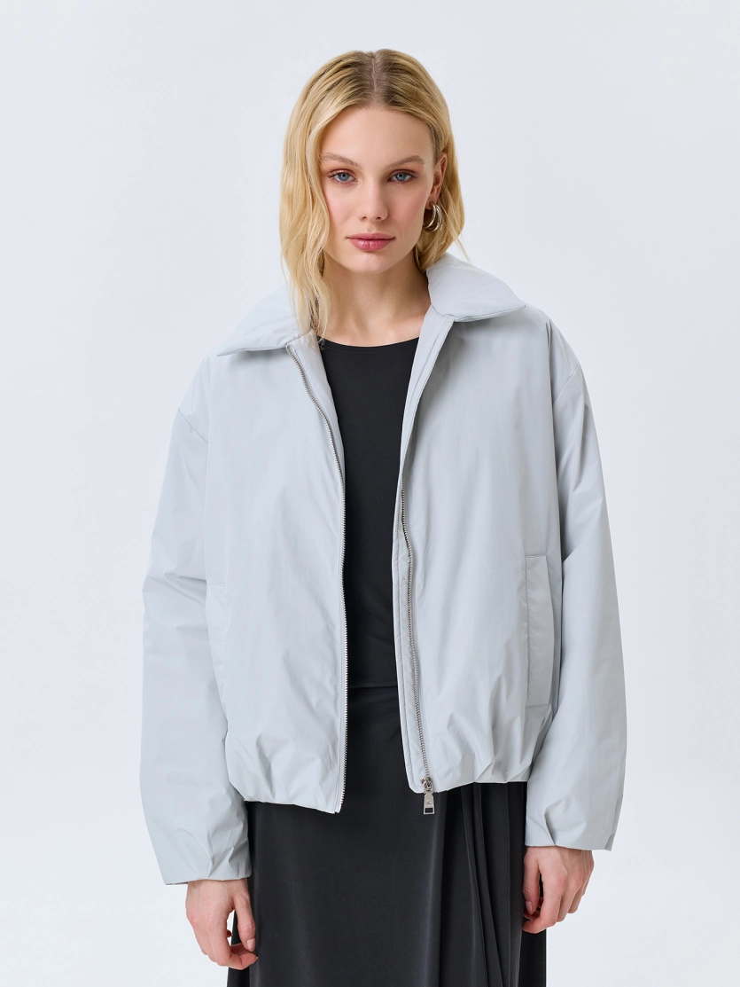 Укороченный утепленный бомбер