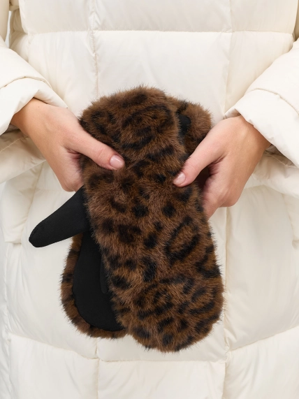 Меховые варежки с анималистичным принтом