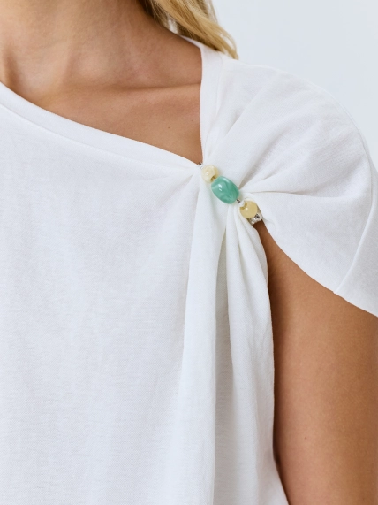 Топ с асимметричным декором