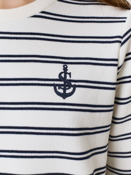 Свободный джемпер в морском стиле