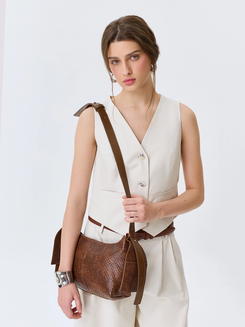 Сумка-багет из фактурной эко кожи