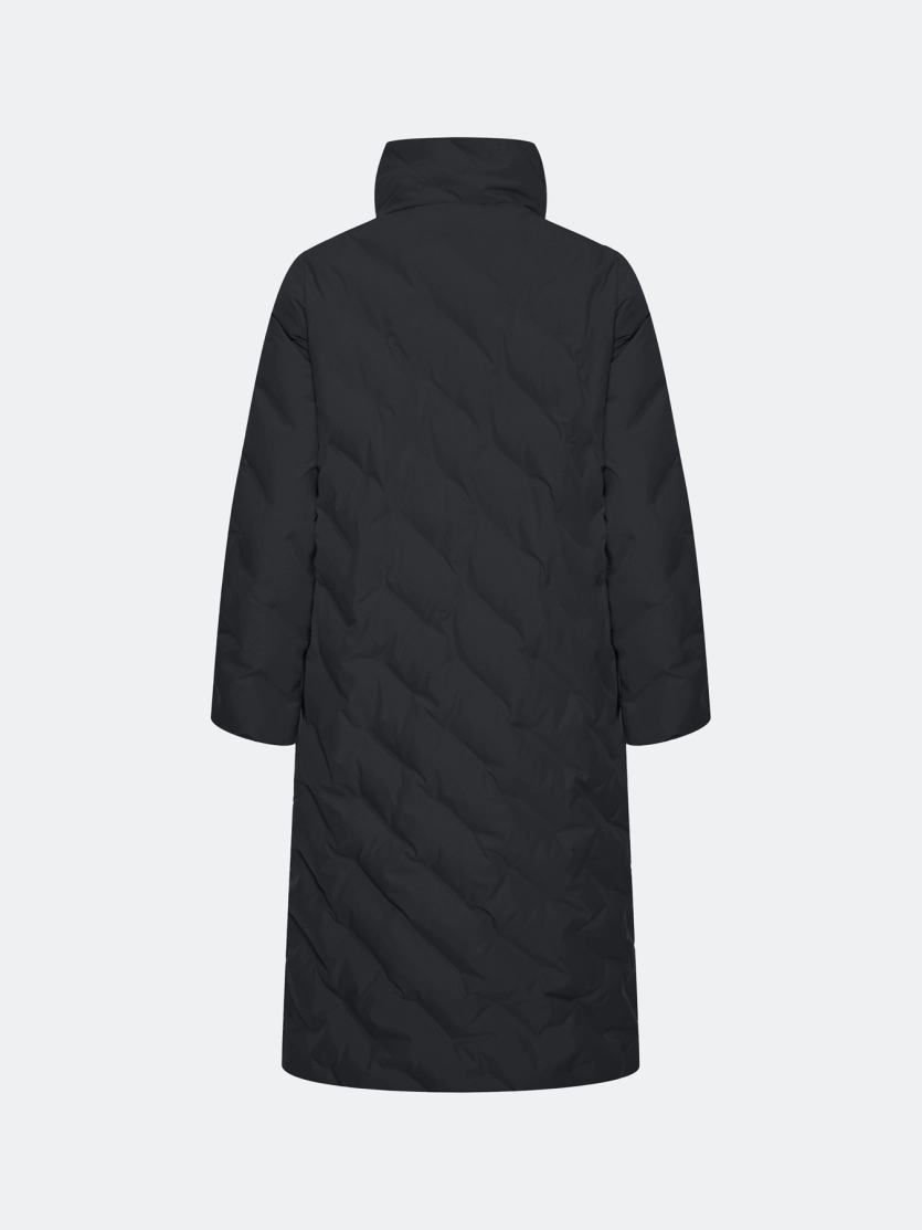 Теплое пальто с фантазийной стежкой