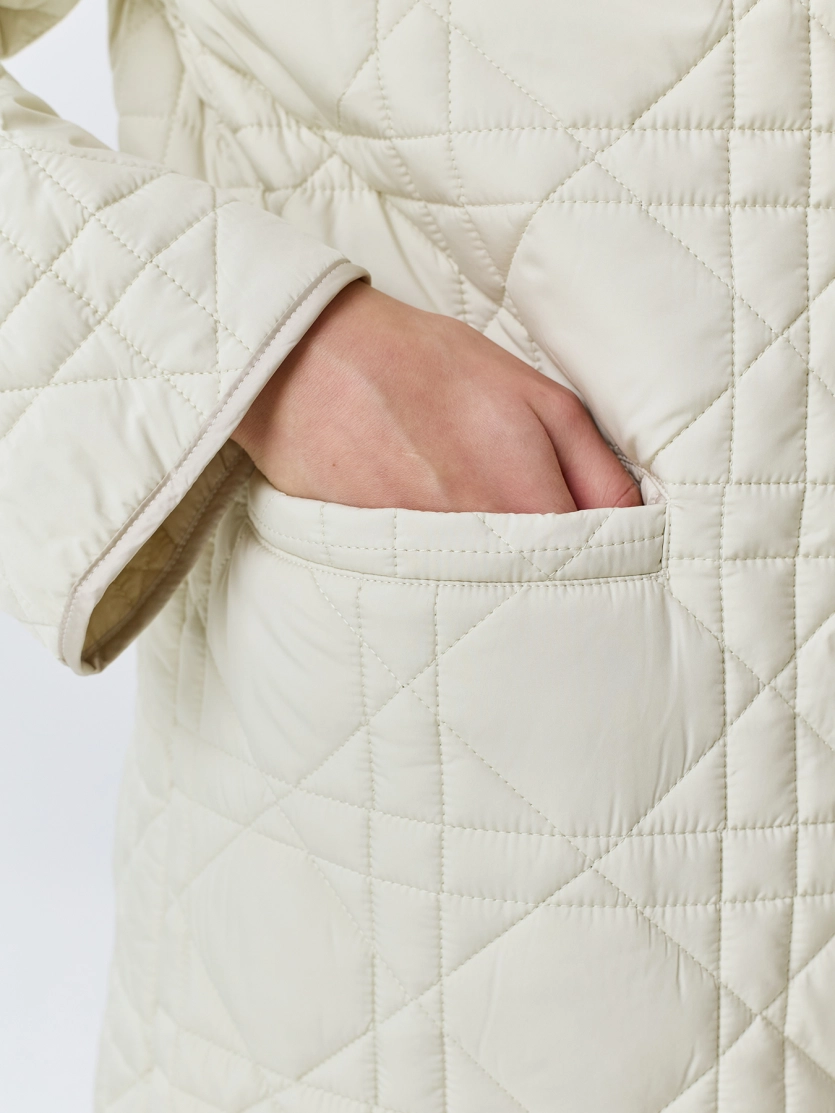 Укороченное стеганое пальто