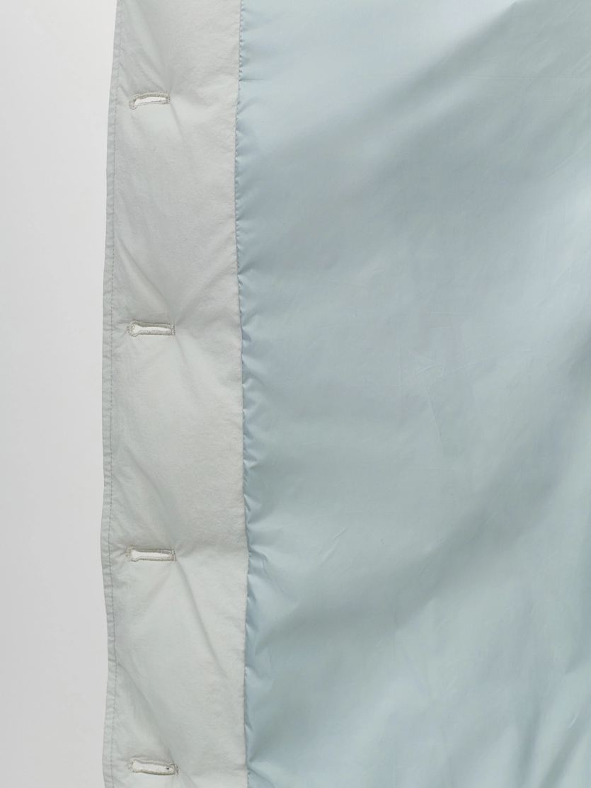 Стеганое пальто с контрастной фурнитурой