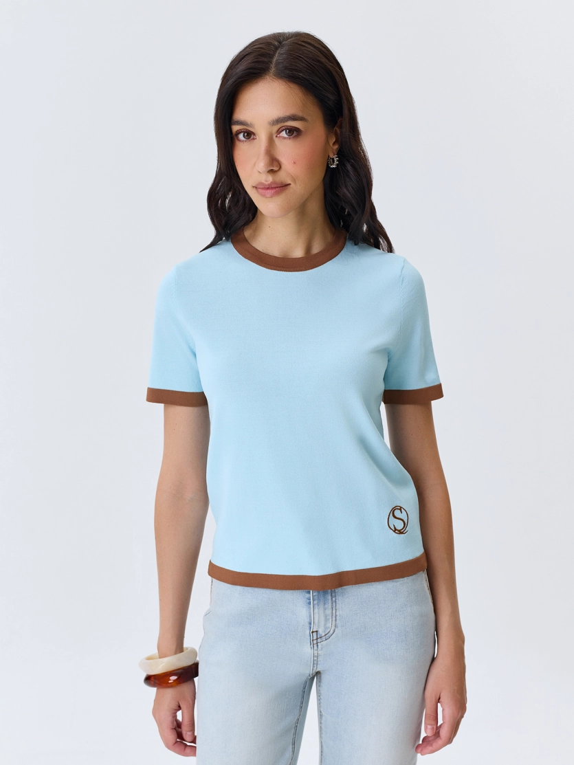 Вязаная футболка с контрастными деталями