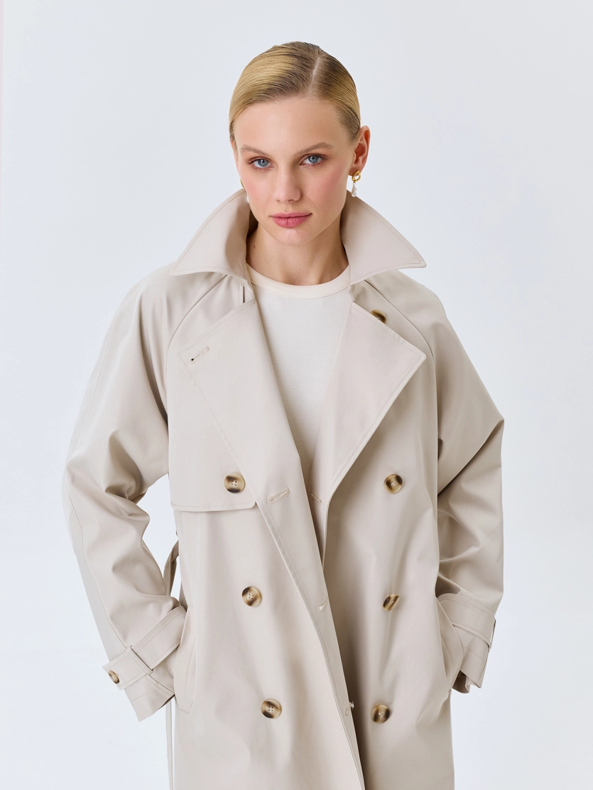 Классический тренч с акцентными пуговицами