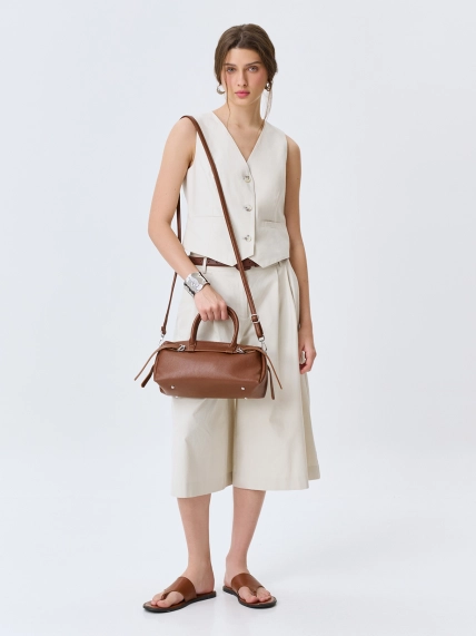 Сумка-багет с декоративными ремешками