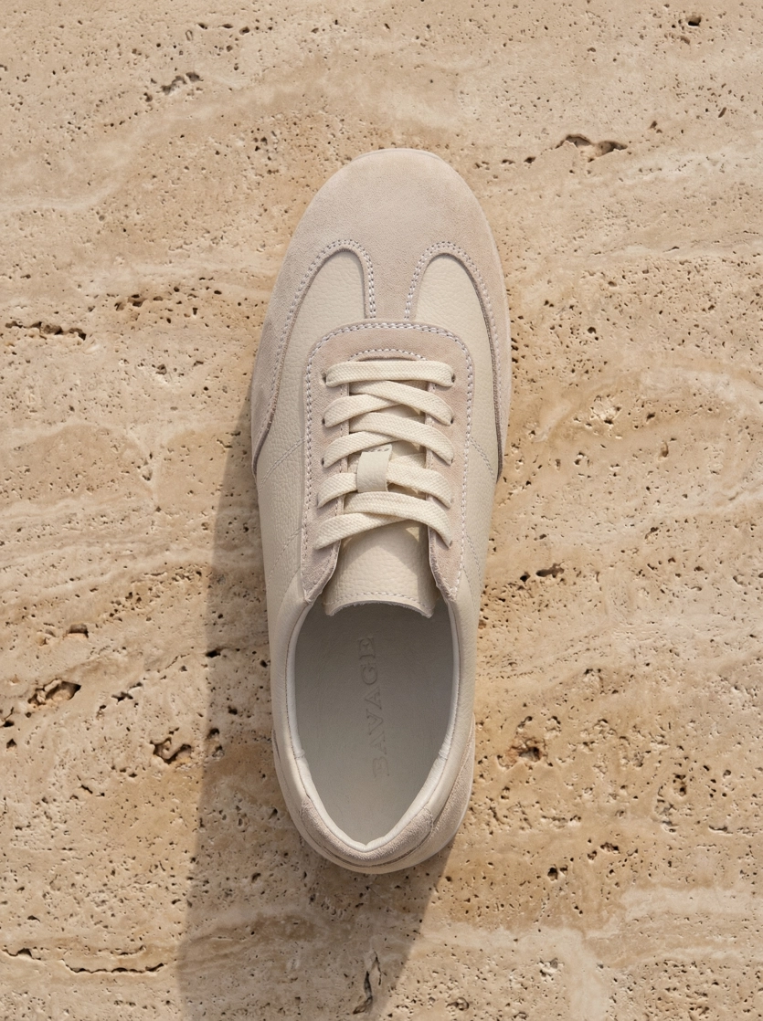 Легкие кроссовки из натуральной кожи