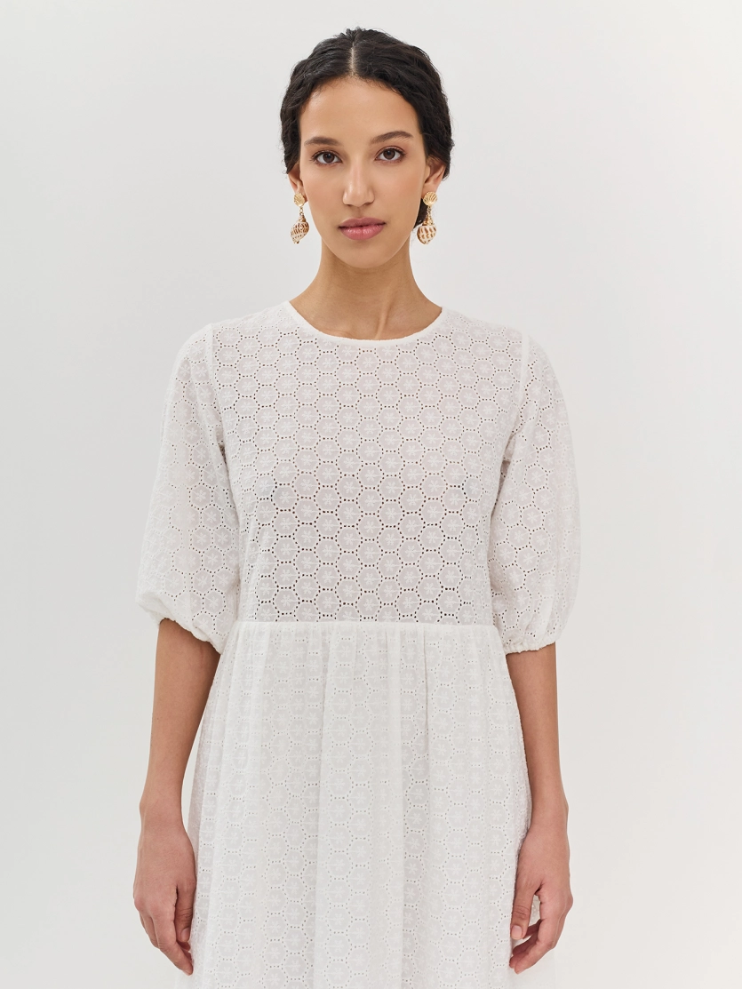 Платье из хлопкового шитья с открытой спиной