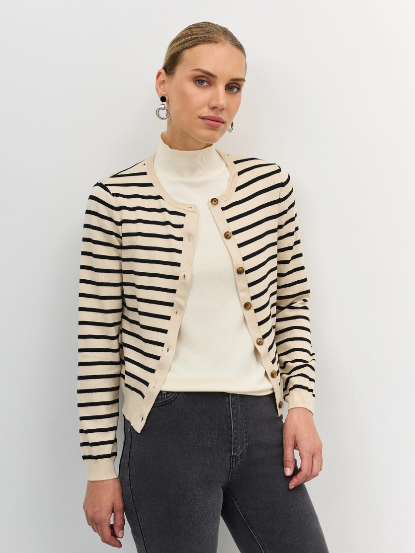 Вязаный кардиган в тонкую полоску