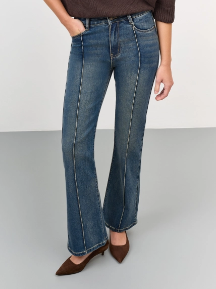 Джинсы Bootcut с застроченными стрелками