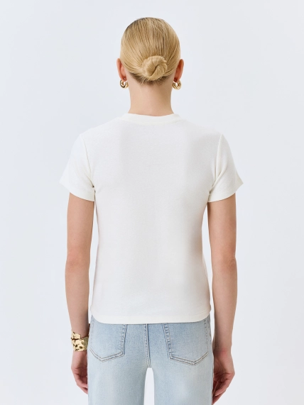 Футболка с вышивкой 