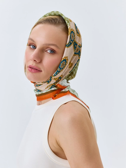 Шейный платок с геометрическим принтом