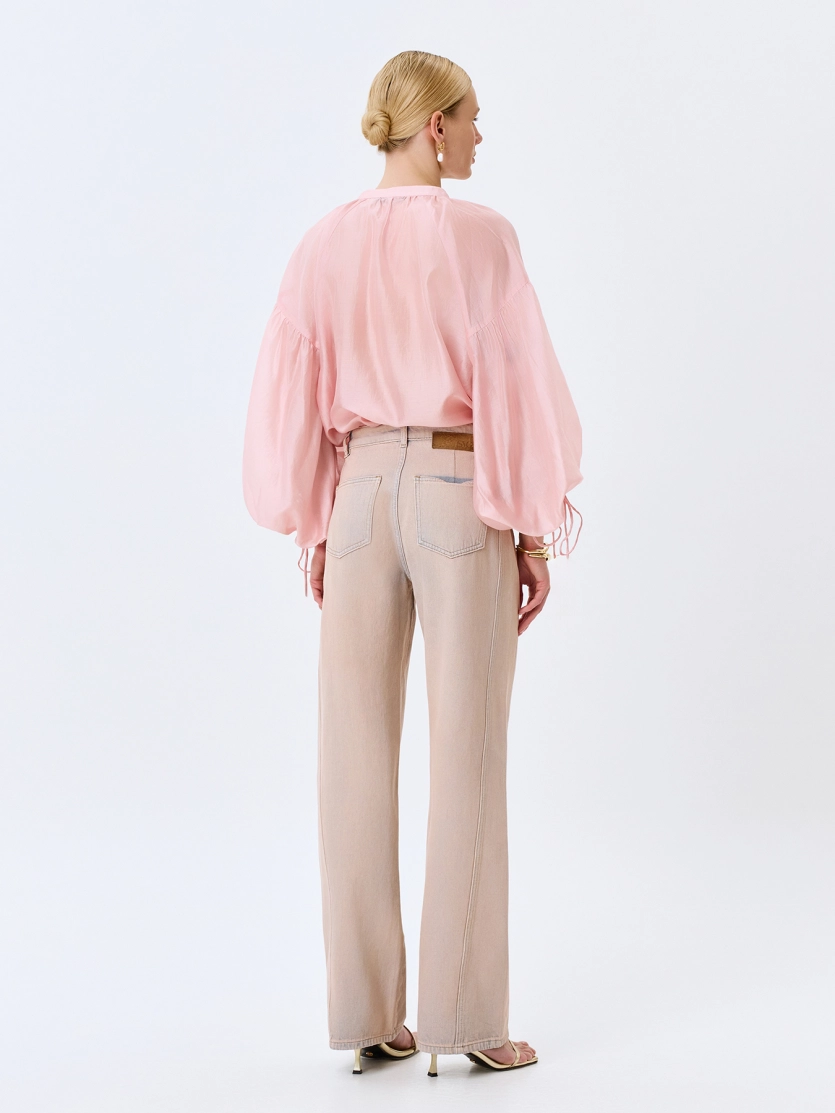 Прямые джинсы в оттенке чайной розы