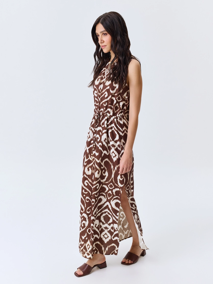 Платье с этническим принтом с высокими разрезами
