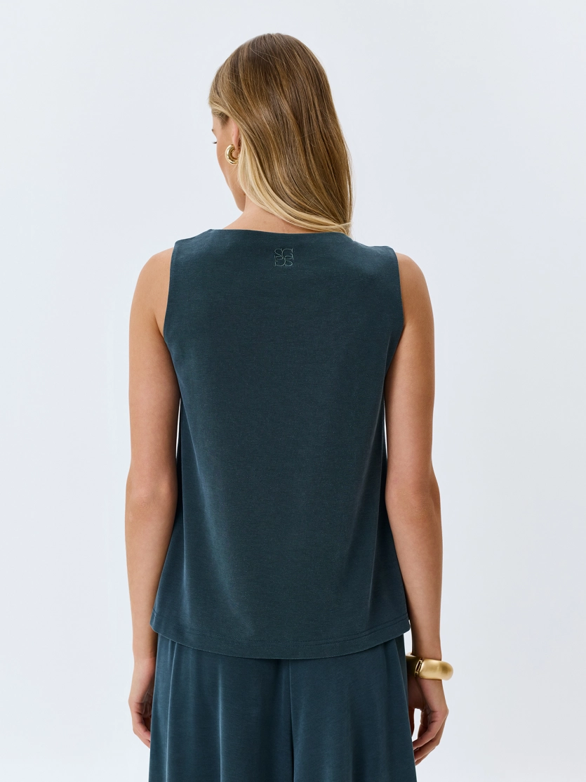 Трикотажный топ с декором