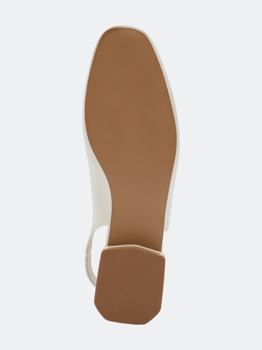 Туфли с металлической пряжкой