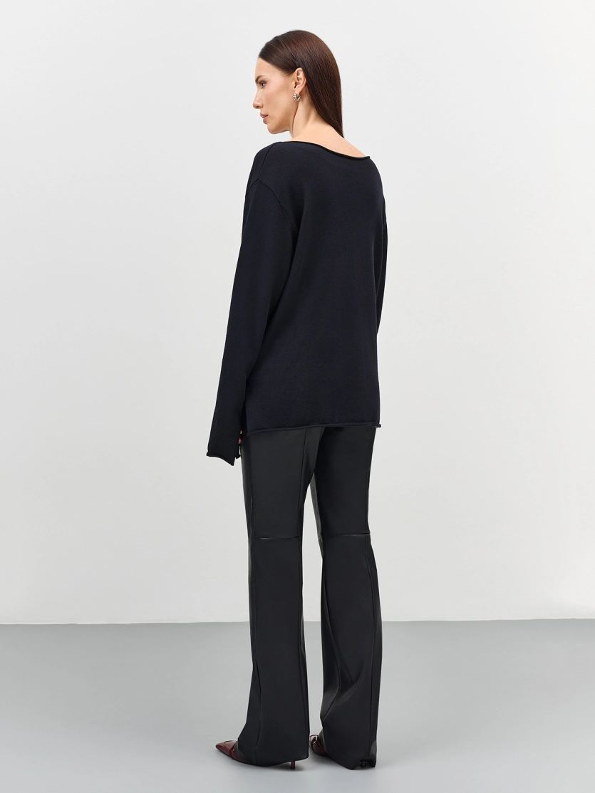 Свободный джемпер с разрезами на рукавах