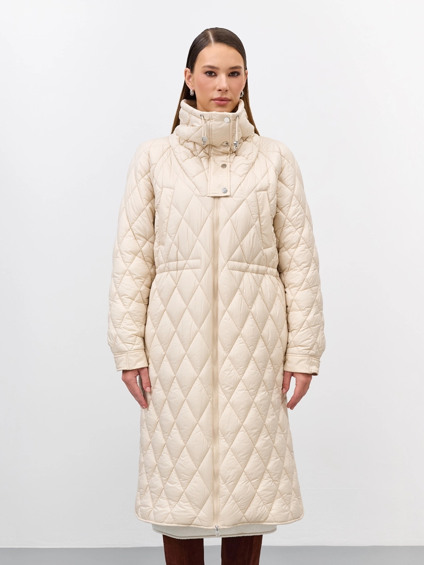 Легкое пальто с акцентным воротником