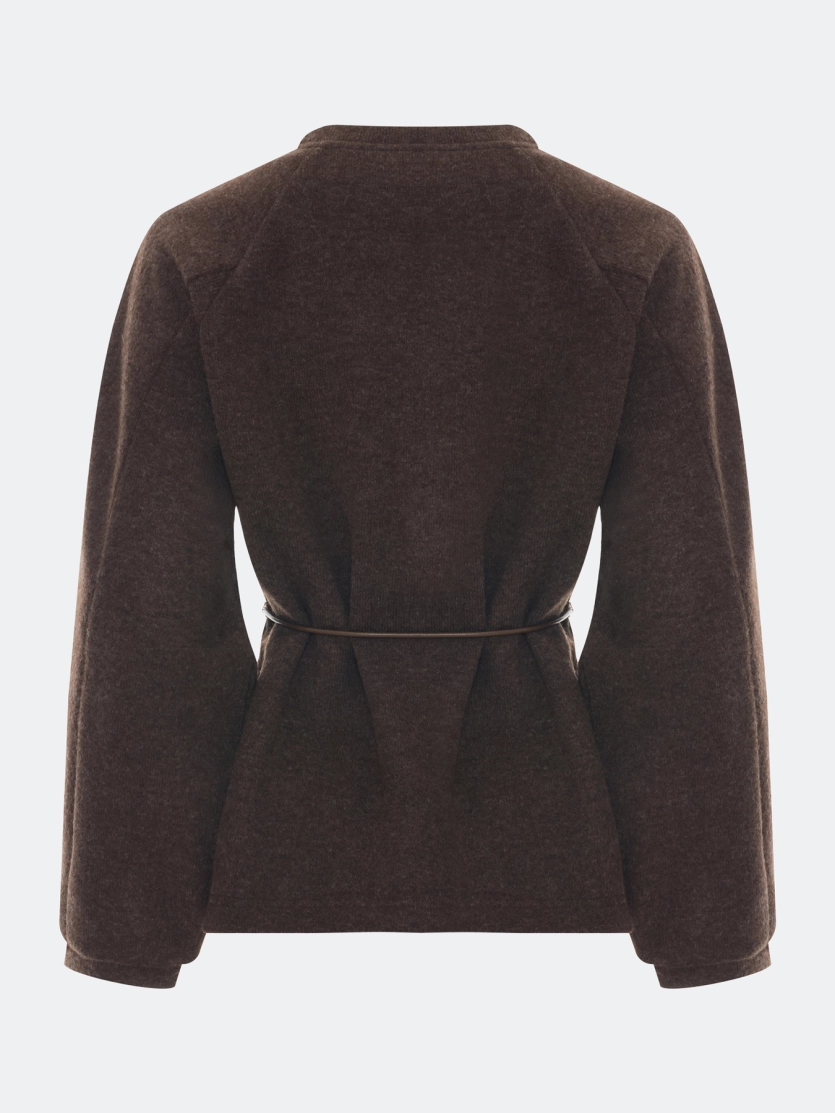 Теплый джемпер с тонким поясом