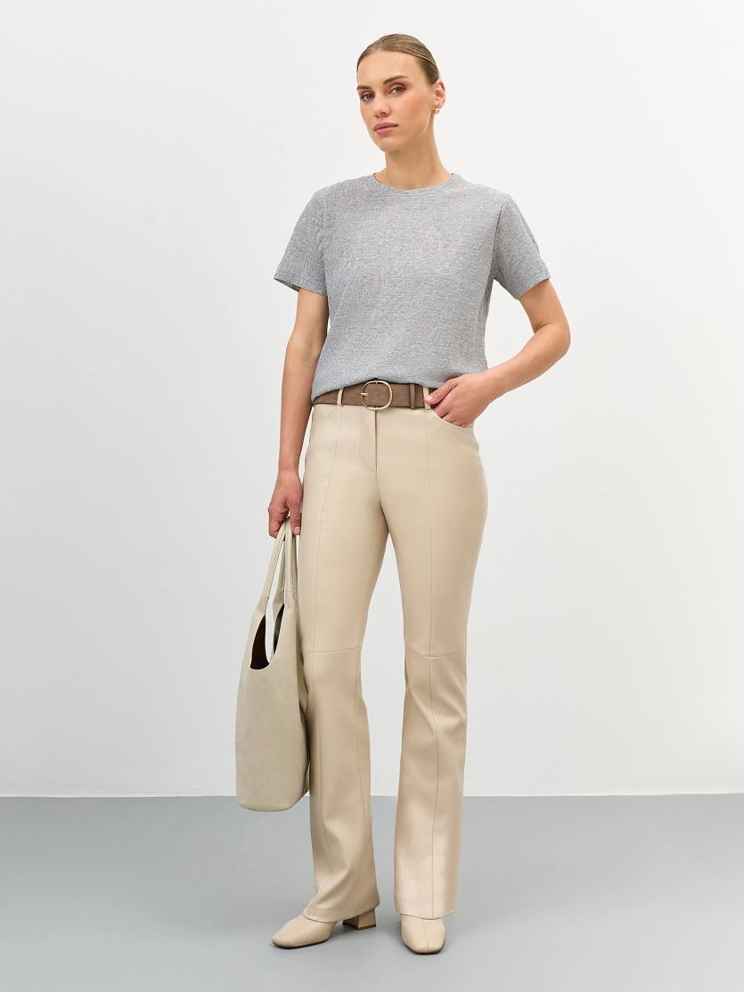 Футболка из фактурного трикотажа