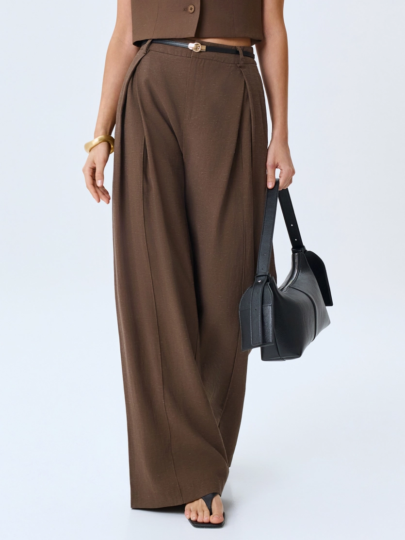 Широкие брюки с акцентными складками