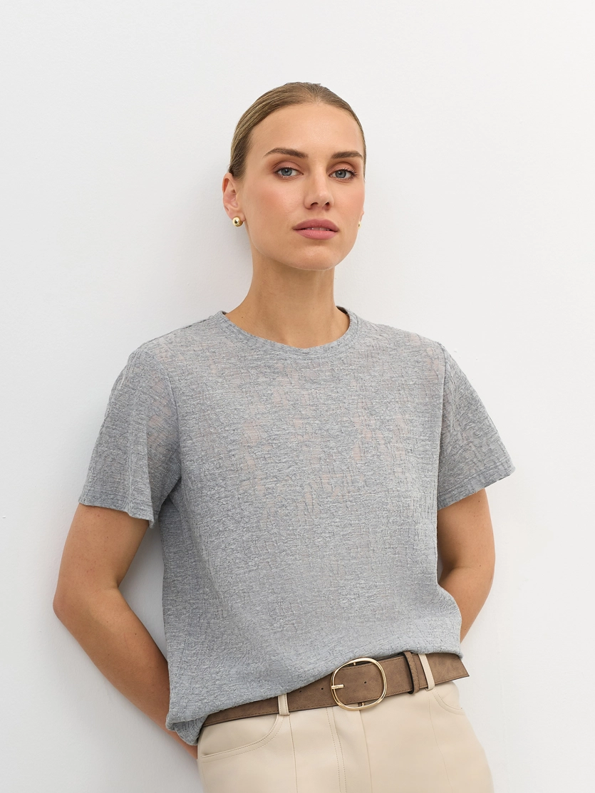 Футболка из фактурного трикотажа