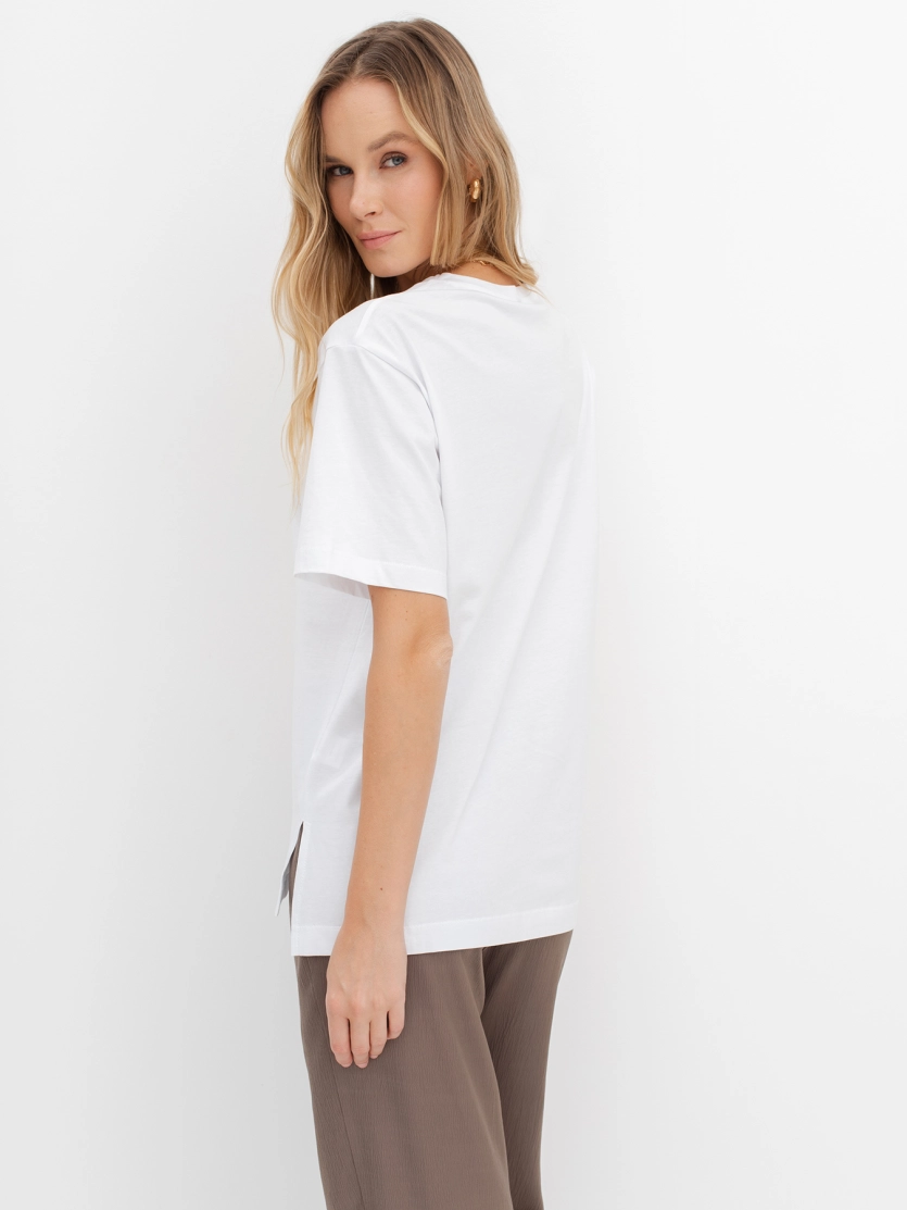 Oversize футболка с акцентным фольгированным принтом