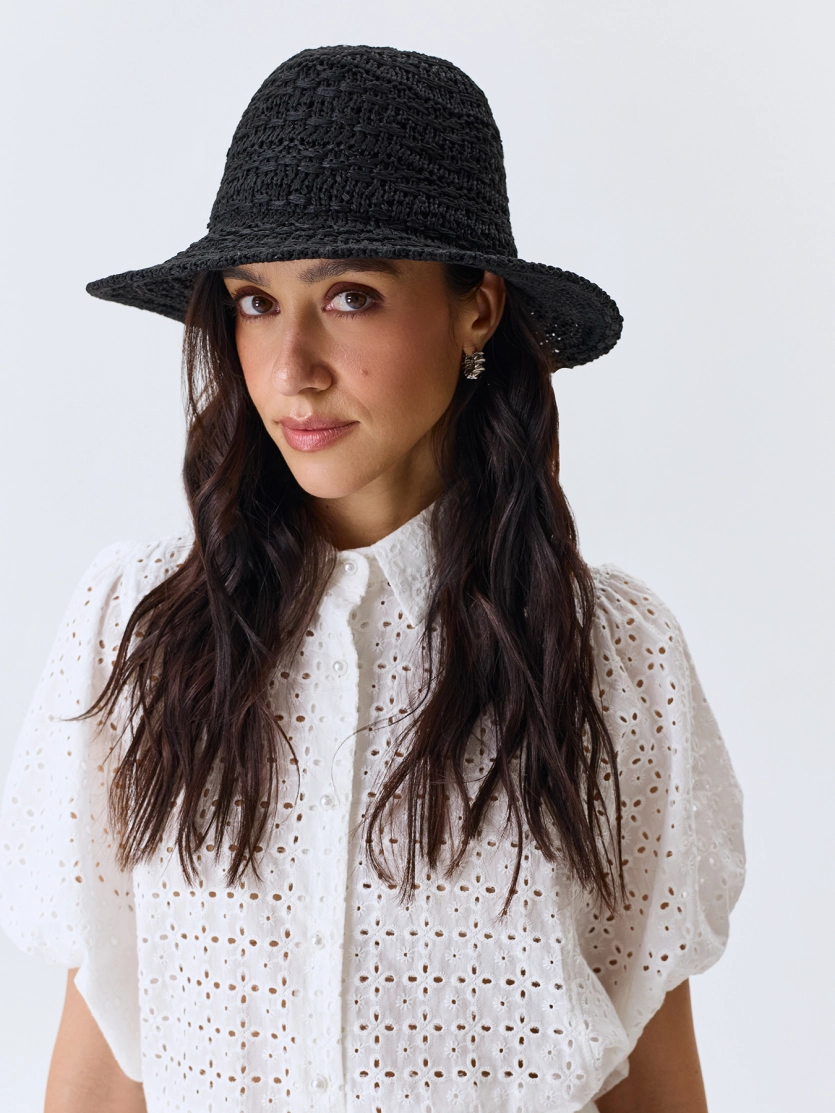 Плетеная шляпа с прямыми полями
