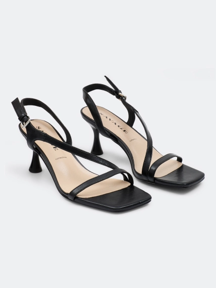 Кожаные босоножки на высоком каблуке