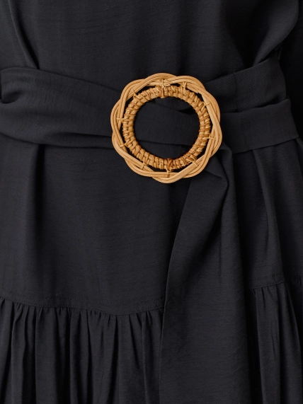 Платье из тенселя с акцентным поясом